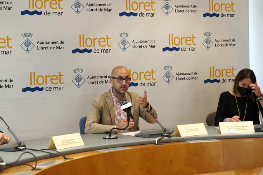 alcalde parlant a la presentacio del campionat