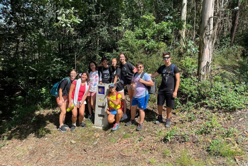 Els alumnes i professors del Coll i Rodés, fent el Camino de Santiago