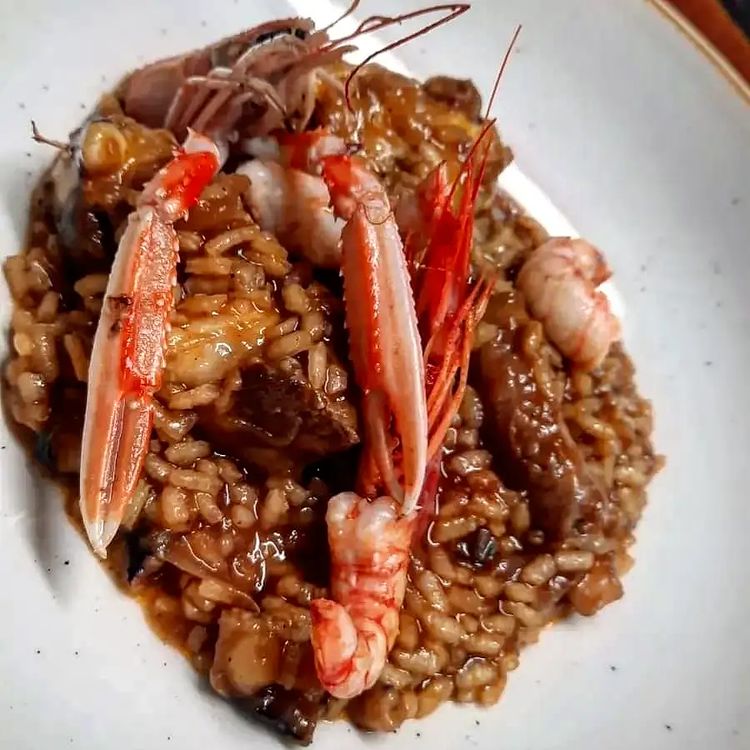 El plat d'arròs que ofereixen (Institut Coll i Rodés)