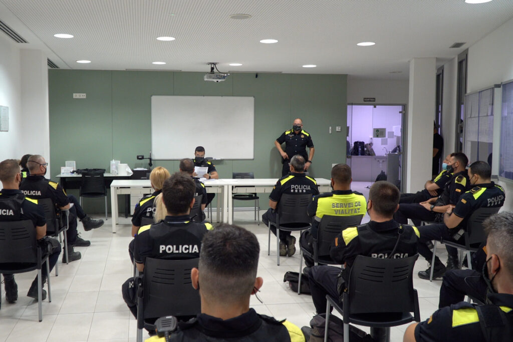 Reunió per organitzar el dispositiu a la caserna de la policia local de Lloret
