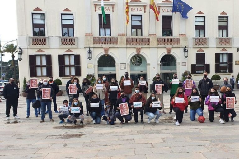 El Bàsquet Lloret reclamant que l'esport és essencial (Bàsquet Lloret)