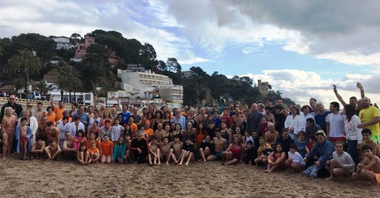 139 persones es llancen a l’aigua, en el Primer Bany de l’Any, d’aquest diumenge