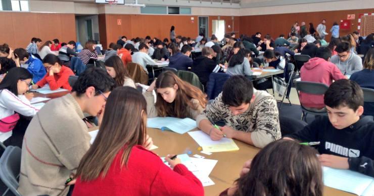 200 alumnes de Lloret i Tossa fan les proves Cangur de matemàtiques