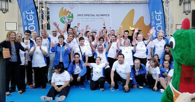 Una vintena d’esportistes amb discapacitat intel·lectual porten la torxa dels Special a Lloret