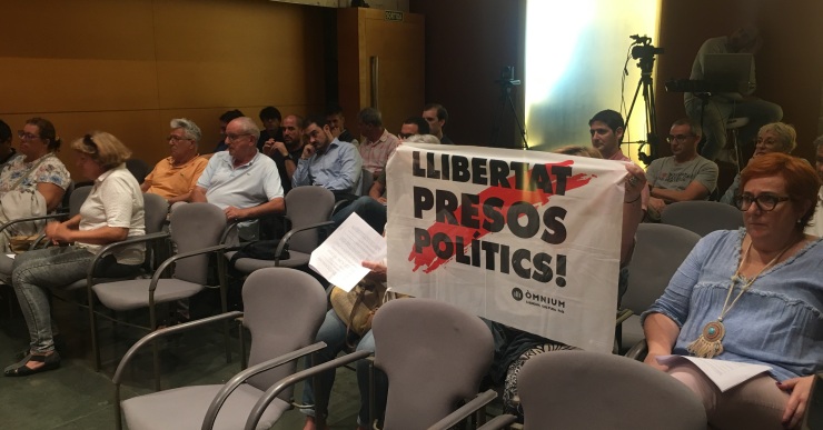El ple rebutja la proposta de penjar una pancarta de ‘Llibertat presos polítics’ a l’Ajuntament