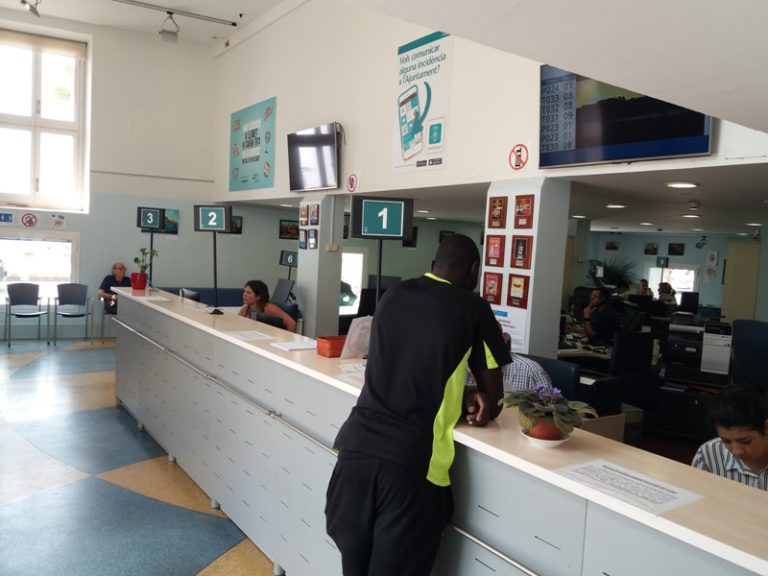 Nou sistema de cita prèvia a l’OIAC de Lloret, per evitar cues i agilitzar el servei