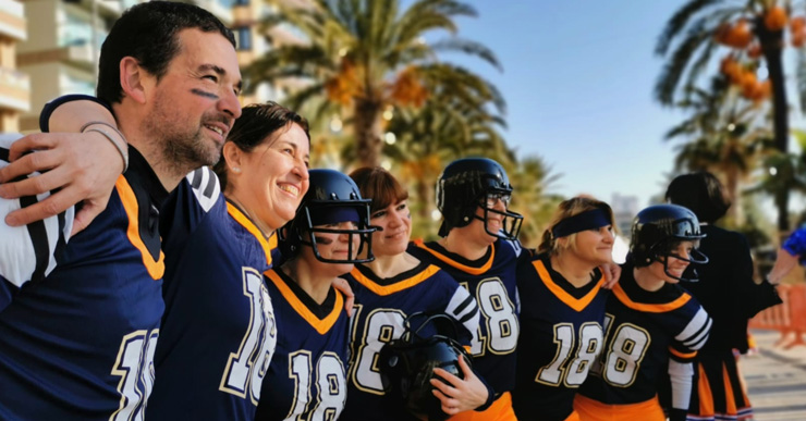 Els treballadors municipals escenifiquen els millors moments de la Super Bowl en el concurs de disfresses al lloc de treball