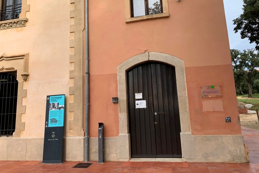 exterior del SOM a la masia de Can Saragossa