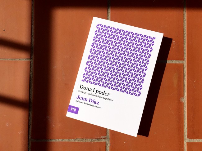 El llibre DONA I PODER, de Jenn Díaz.