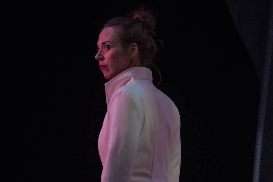Ester Cort en el paper de Sycorax (Parking Shakespeare)