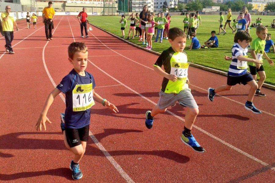 infants corrent a les pistes