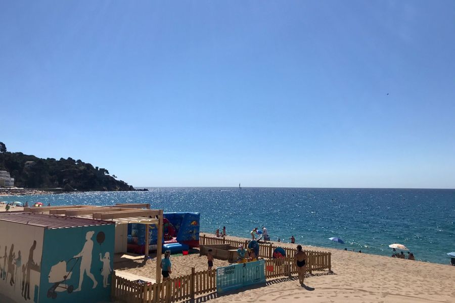 El miniclub, de la platja gran (Lloret Turisme).
