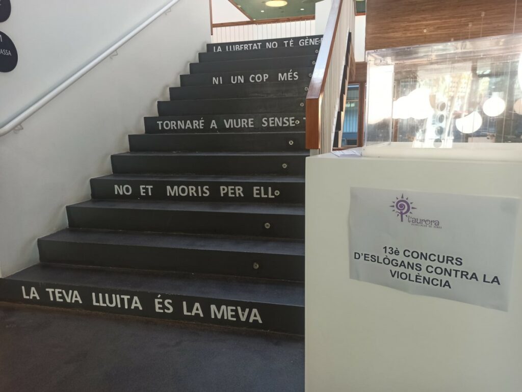 La urna per presentar les frases al concurs de l'Aurora