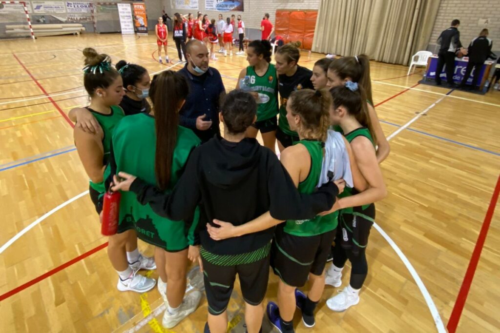 El sènior femení en un partit d'aquesta temporada (Bàsquet Lloret)