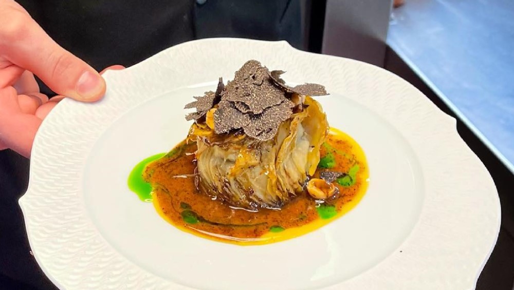 Carxofa i trufa negra, un dels plats estrella de Fran Agudo (Mont Bar)