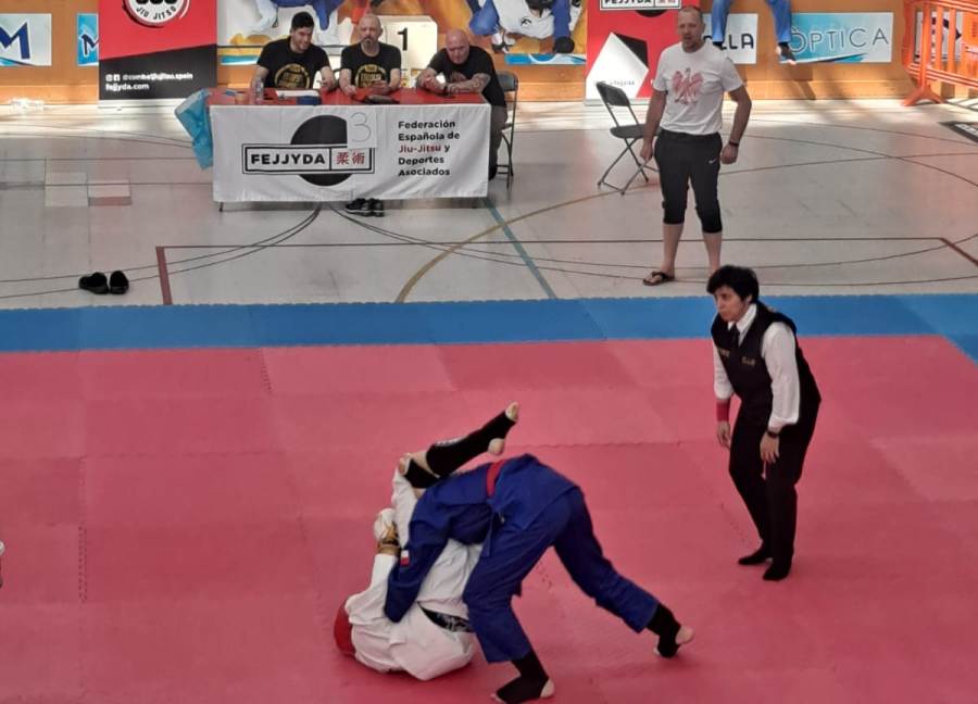 Maria Bruguera, campiona d'Europa de Jiu Jitsu, en ple combat