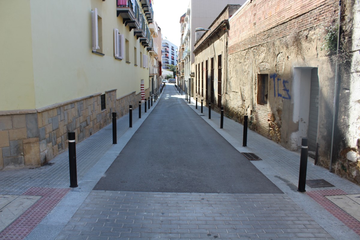 La intenció és que tot el carrer sigui com aquest tram, renovat fa temps