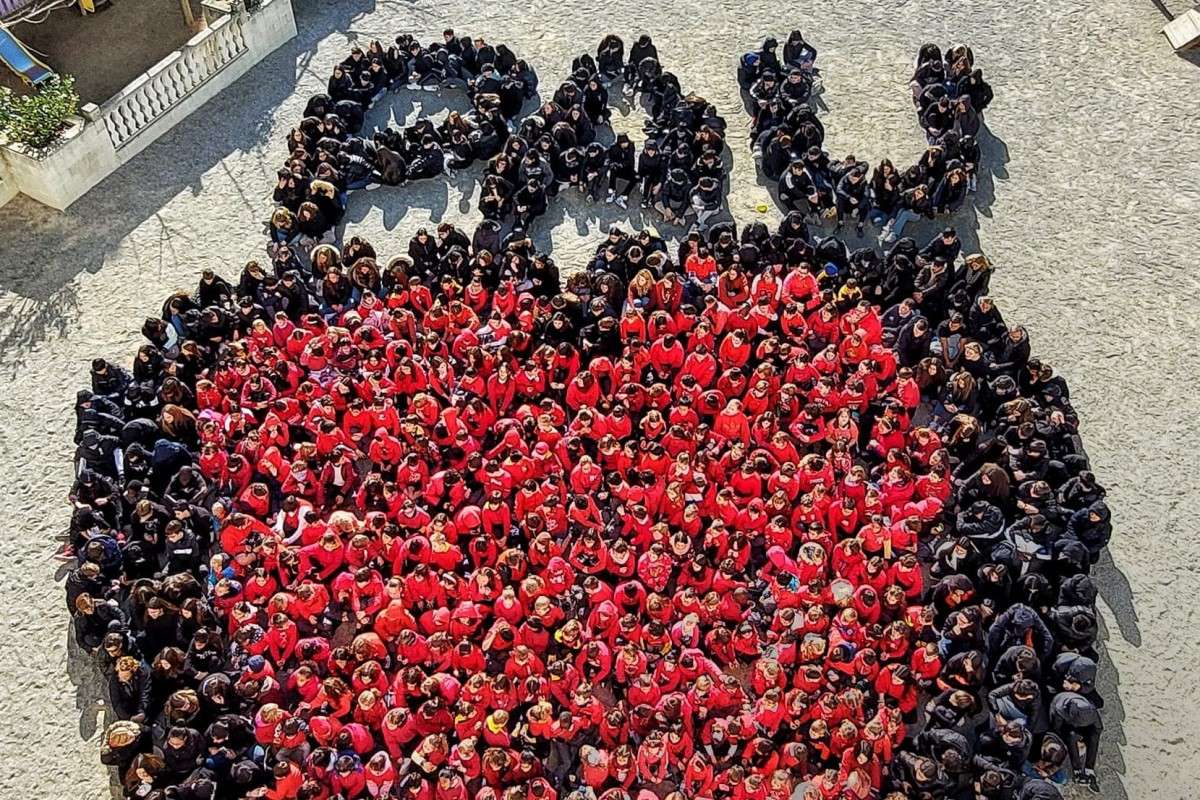 La paraula PAU escrita pels alumnes del centre (Escola Immaculada Concepció)