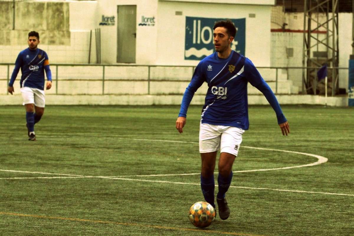 Gerard Carrillo, durant el partit del Club de Futbol Lloret (Portal 7)