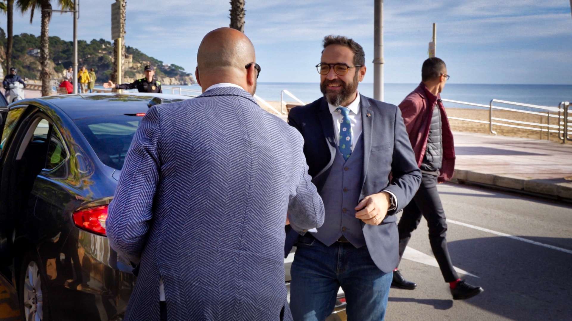 Juli Fernández saludant a l'Alcalde de Lloret de Mar