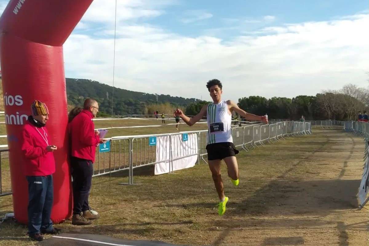 Bakr El Asri, a la meta (Club Atletisme Lloret - La Selva)