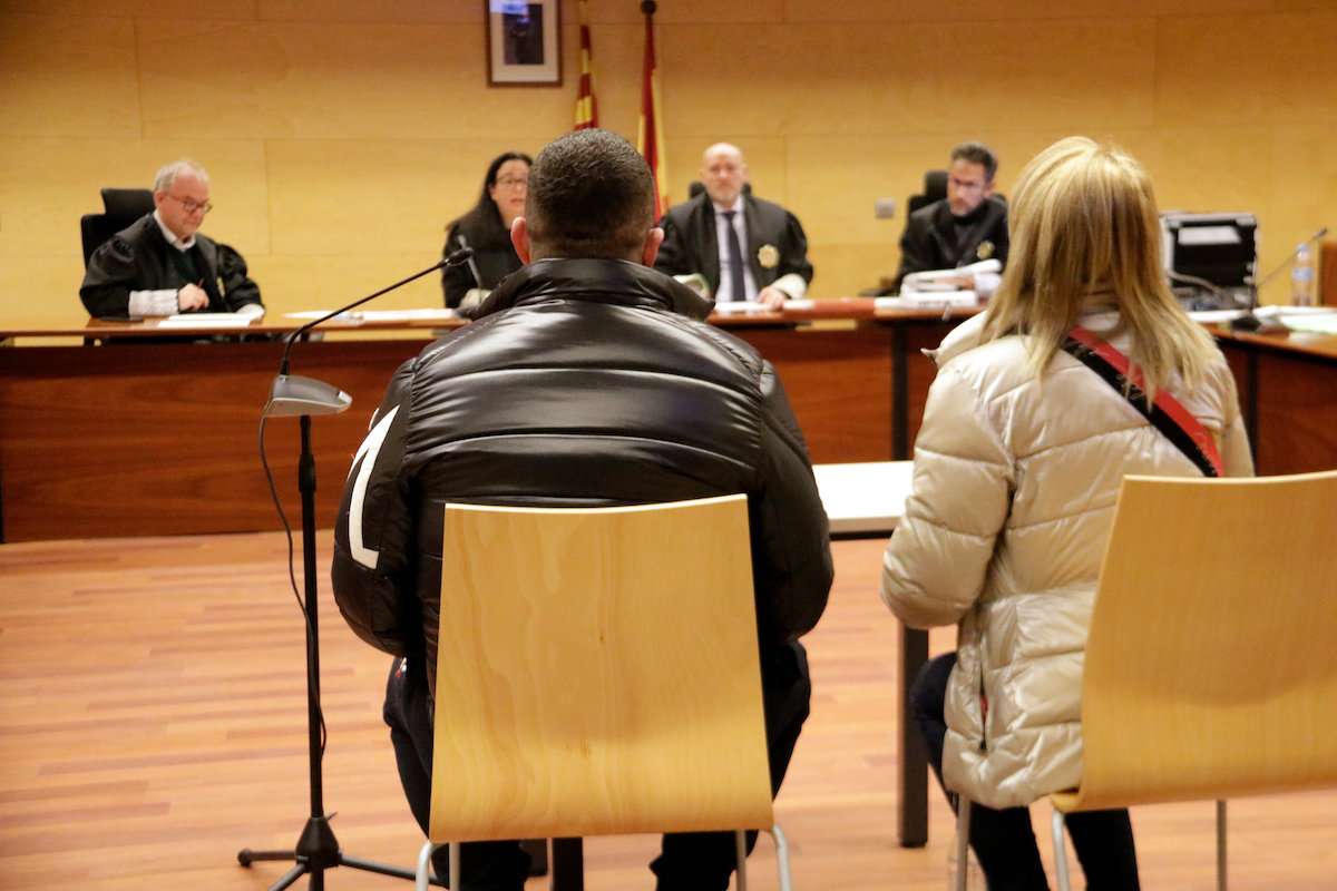 acusat de violacio