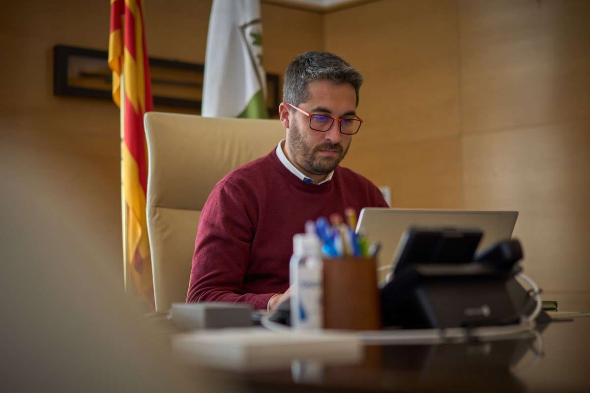 Albert Robert, al despatx d'alcaldia