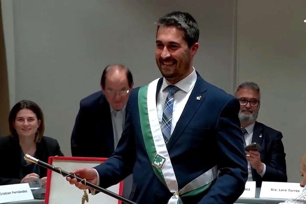 Albert Robert amb la vara dalcalde