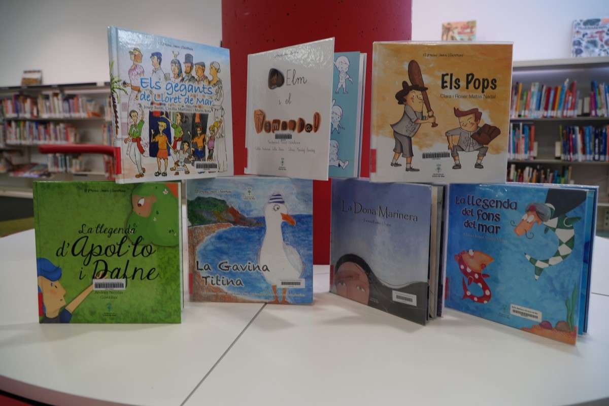 Alguns dels llibres de la col·lecció Joan Llaverias
