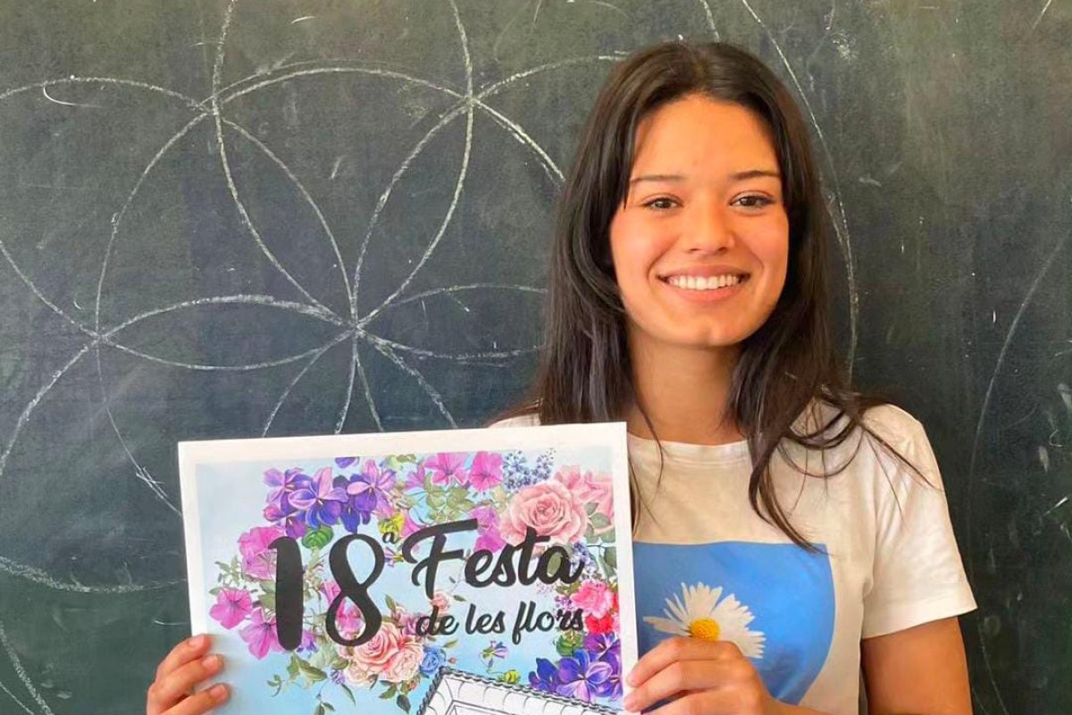 Carla Bas, amb el cartell