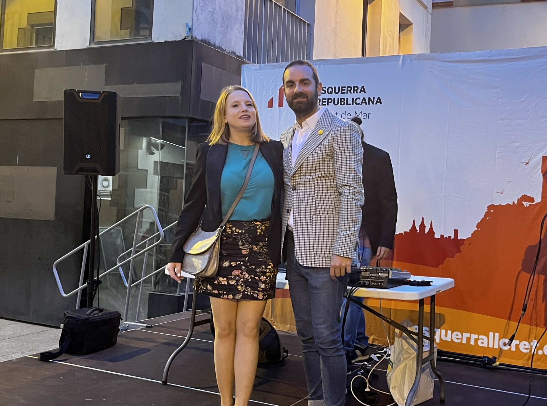 albert ferrandez i jennifer perez en acte final de campanya