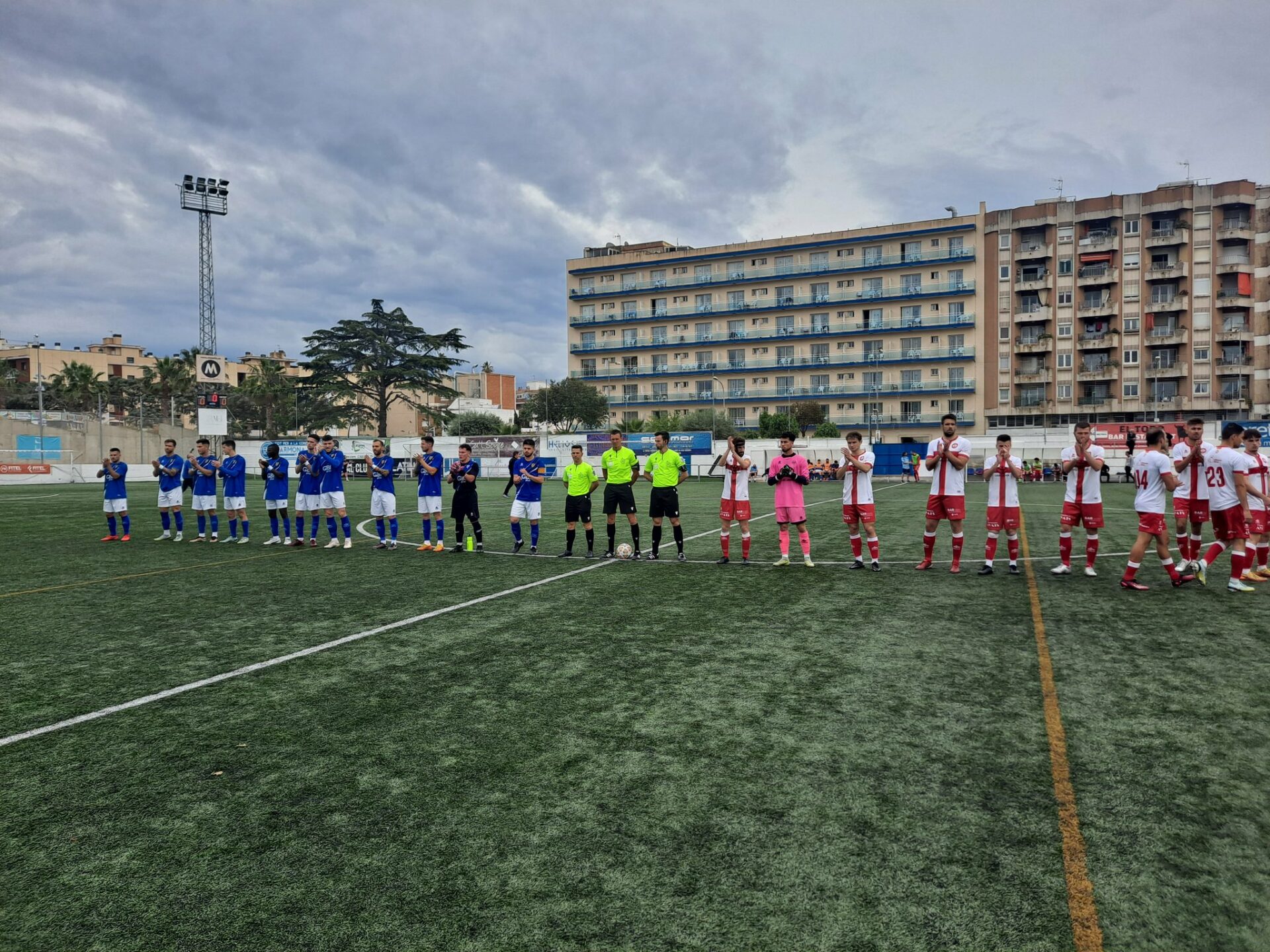 el cf lloret en el partit contra el vic