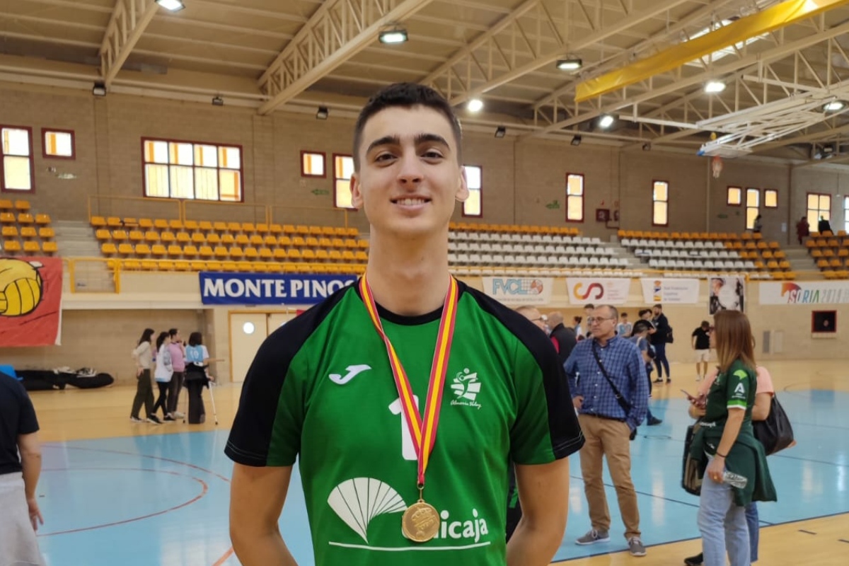 pau delos amb la medalla de campio
