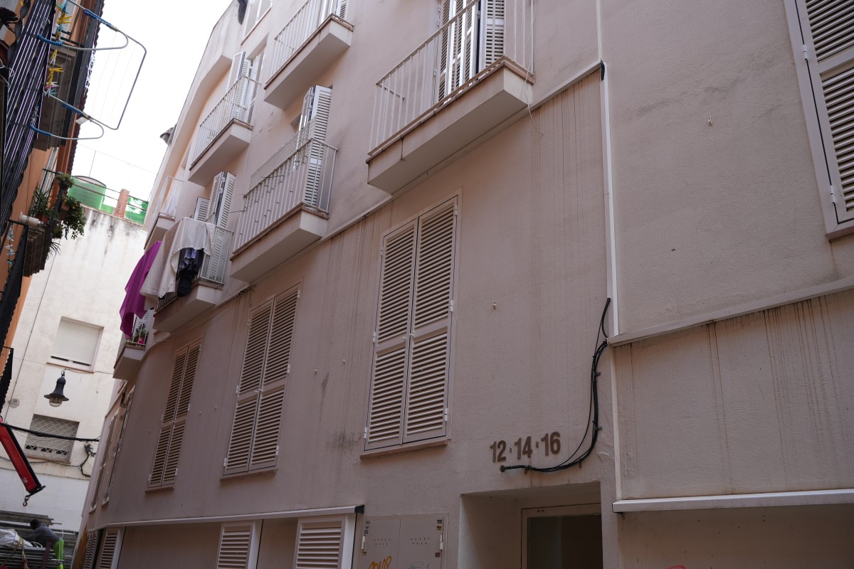 Un edifici d'un gran tenidor, al carrer Sant Climent