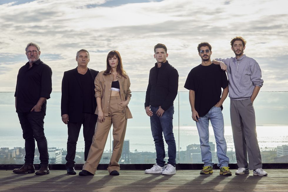 El repartiment de 'Mano de hierro' (Netflix)