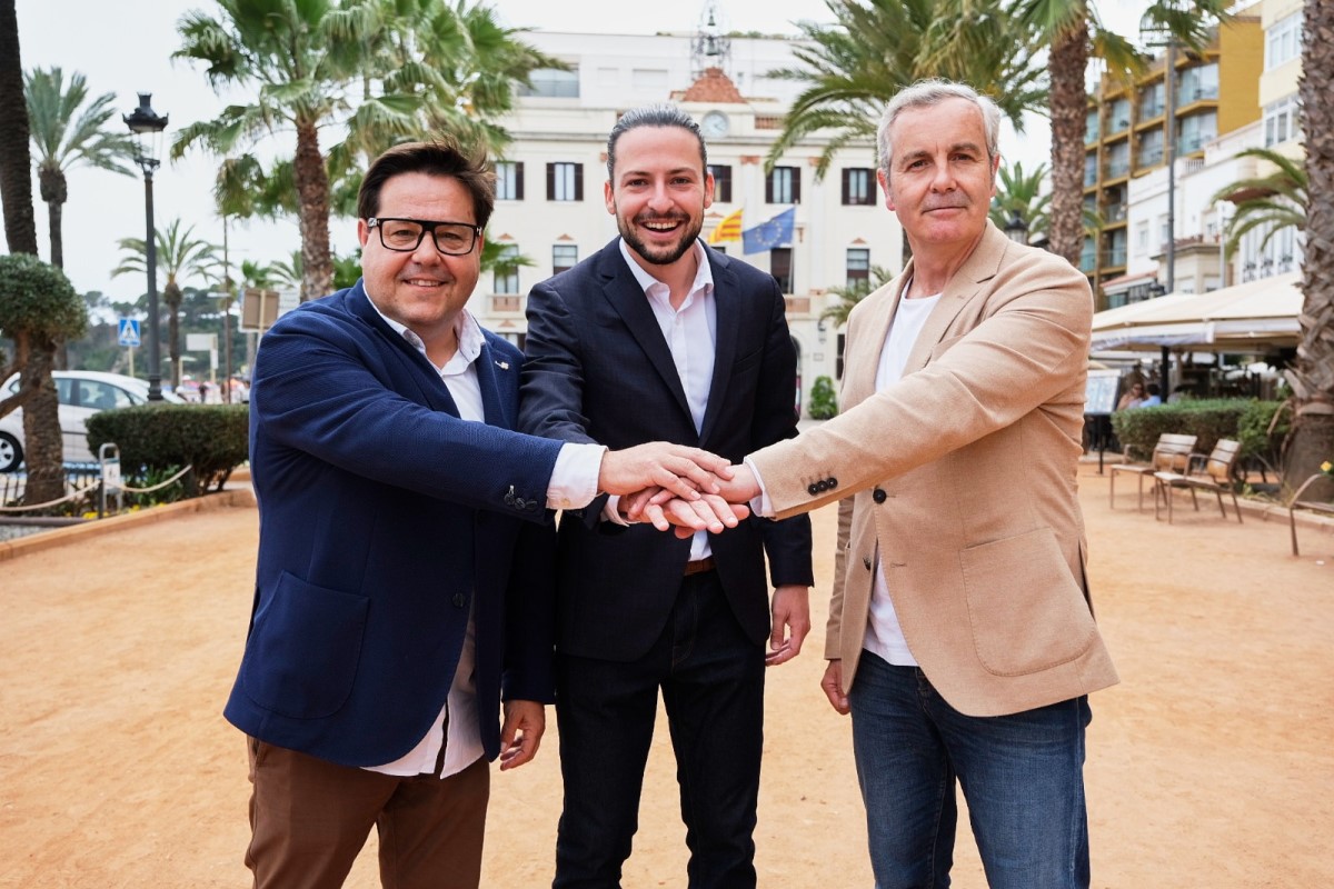 Jordi Martinez, Adrià Lamelas i Frederic Guich, segellant el pacte (PSC)