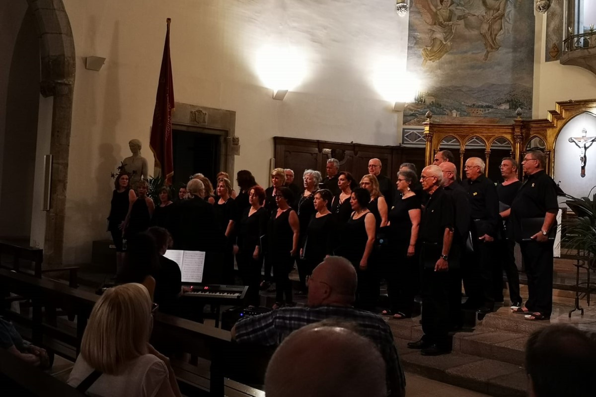 Un concert del cor Ars Nova Lloret a l'església, el 2019