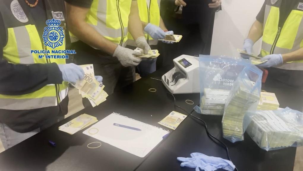 El recompte dels bitllets (Policia Nacional)