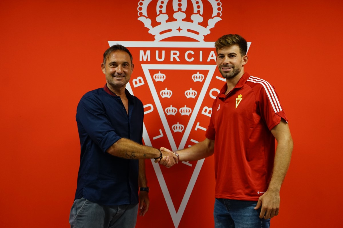 Gianni Cassaro, fent oficial el fitxatge (Real Murcia)
