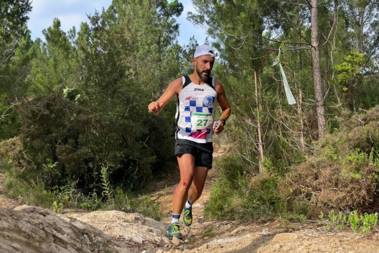 Un participant de la Cabra`s Trail 2022