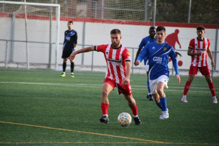 Un moment del partit (Unión Deportiva Viladecans)