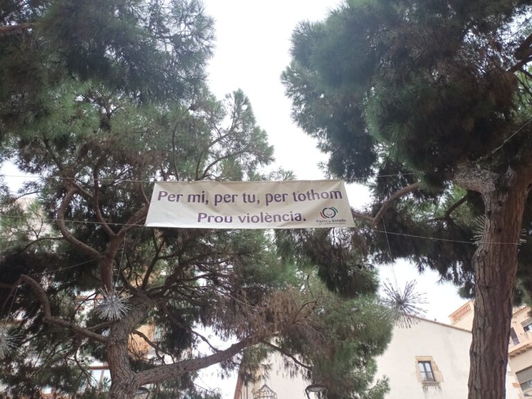 Eslogan del 25N a Lloret del 2022.