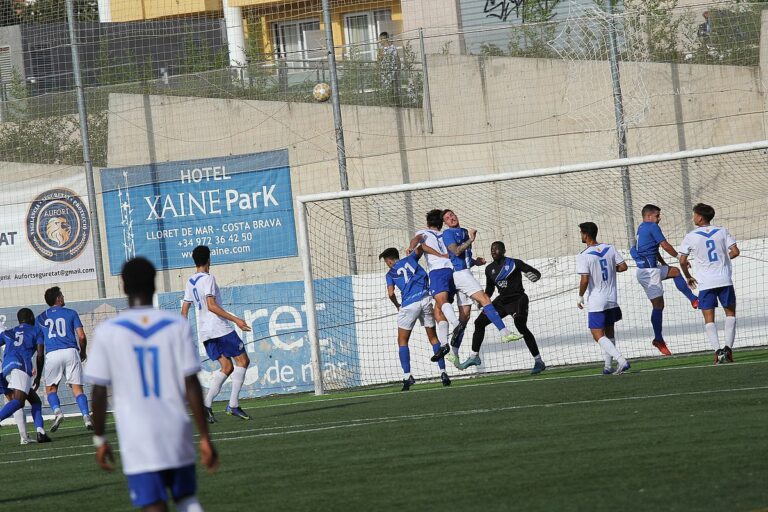 Un moment del partit Lloret-Europa B (Antonio Díez)