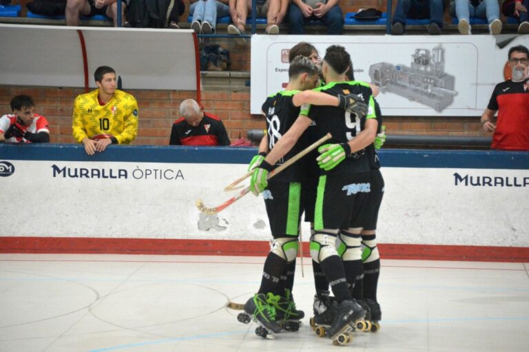 Fent pinya en un partit d'aquesta temporada (Club Hoquei Lloret)