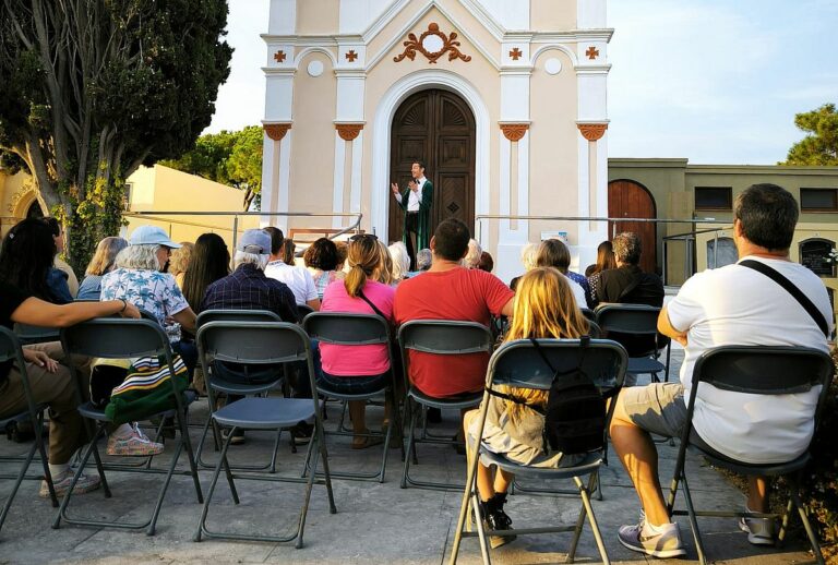 monoleg Ismael Smith al cementiri per les jornades de patrimoni
