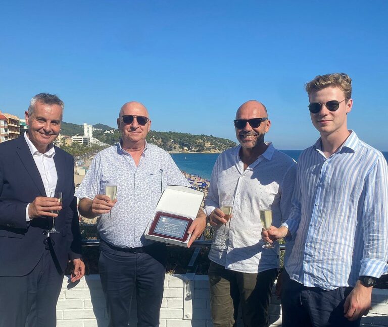 L’Ajuntament fa un reconeixement a l’empresa d’autocars Reizen Lauwers, pels 40 anys de fidelitat a Lloret de Mar.
