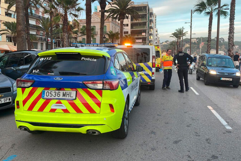 Efectius de la Policia Local i del SEM al passeig de Lloret