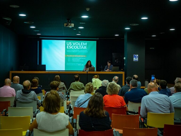 La xerrada d'aquest dilluns amb veïns del centre, Fenals i gremis.