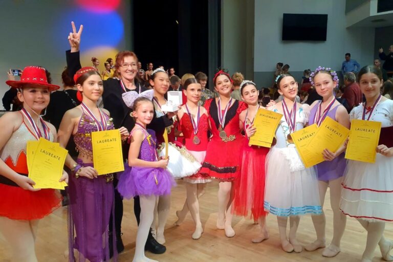 Les ballarines, al festival (Acadèmia de Dansa Alira)