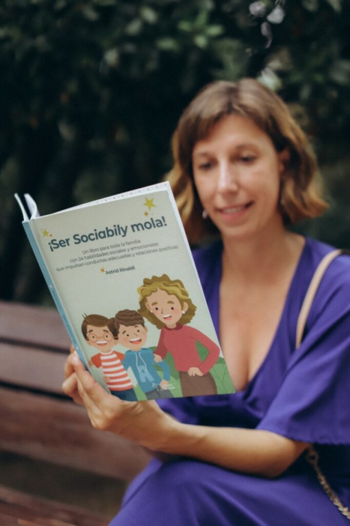 Astrid Rinaldi, amb el seu llibre